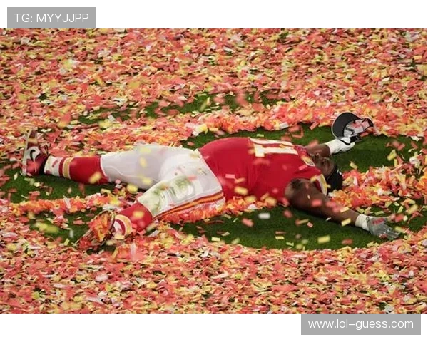 特朗普观战NFL镜头亮相大屏幕,现场嘘声成比赛插曲 特朗普观战NFL镜头亮相大屏幕,现场嘘声成比赛插曲