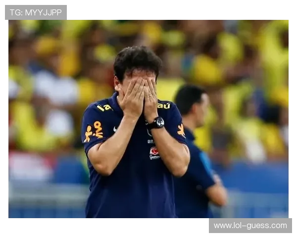 特写:梅斯虽败犹荣,球迷高歌支持球队 特写:梅斯虽败犹荣,球迷高歌支持球队