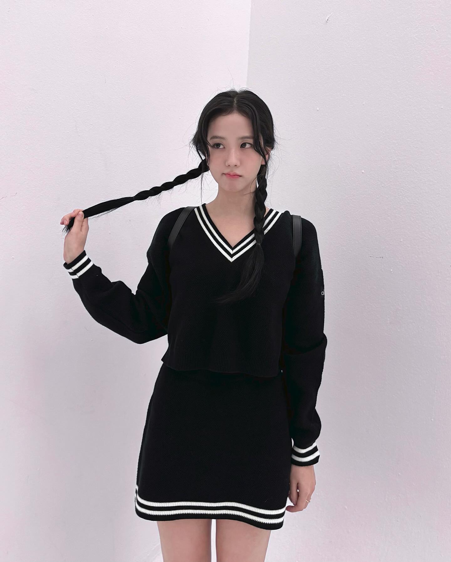 韩国知名女子组合BLACKPINK成员金智秀现身巴黎为奥运健儿加油 