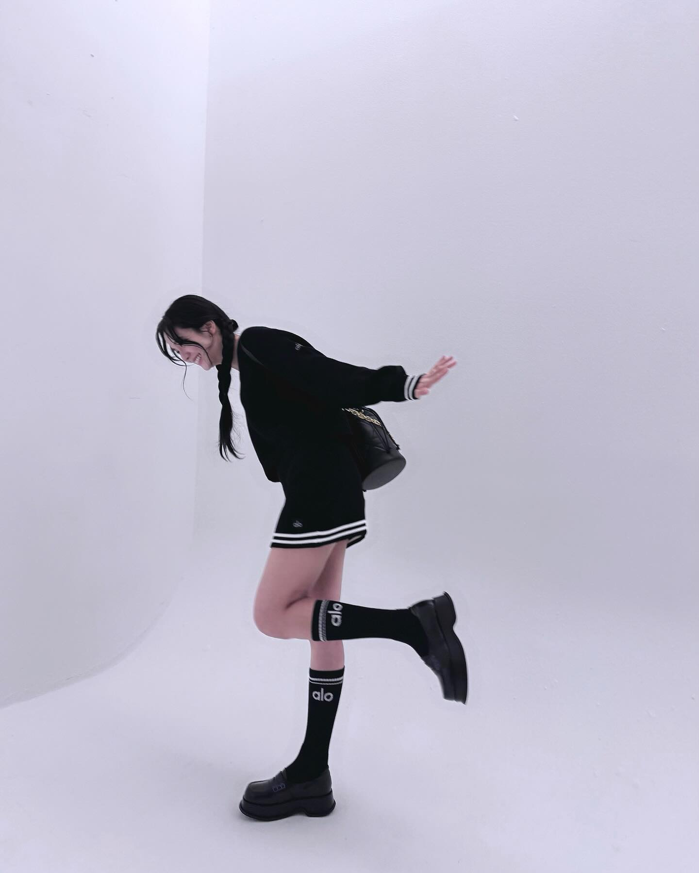 韩国知名女子组合BLACKPINK成员金智秀现身巴黎为奥运健儿加油 