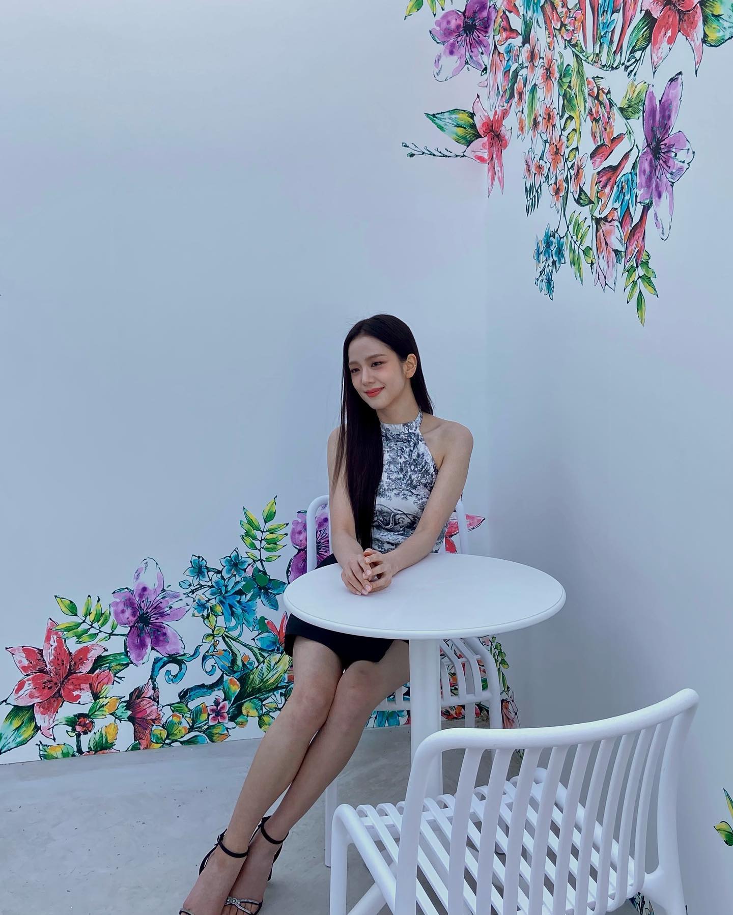 韩国知名女子组合BLACKPINK成员金智秀现身巴黎为奥运健儿加油 